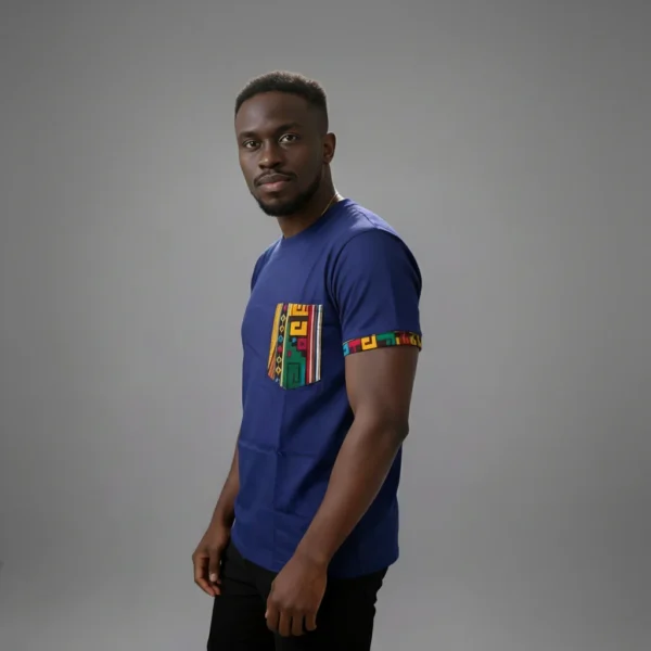 Unisex crewneck t-shirt with African print - blue pocket