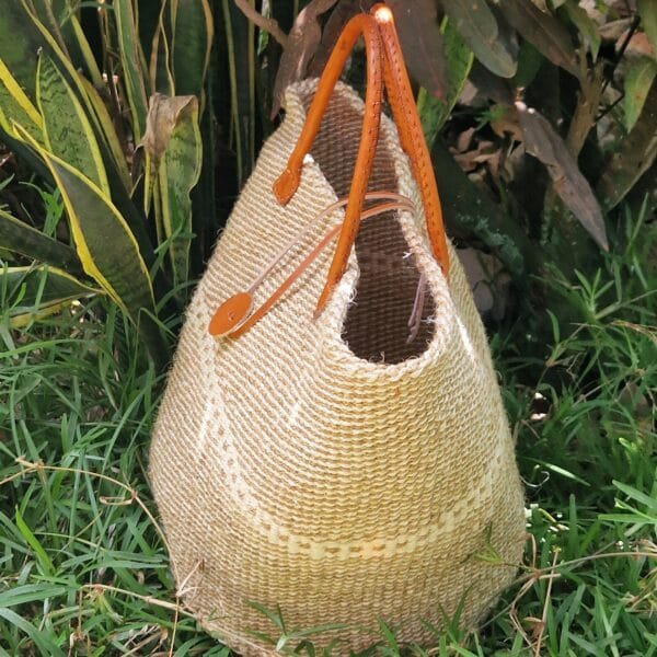 Natural sisal basket bag