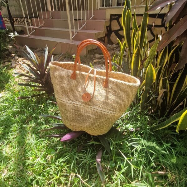 Natural sisal basket bag