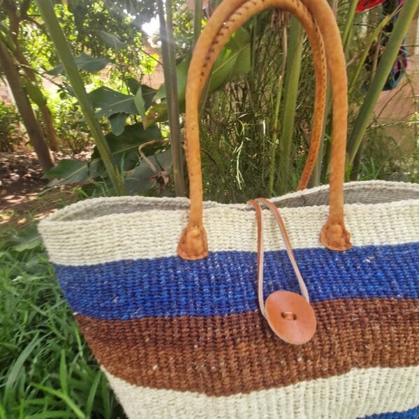 Natural sisal basket bag