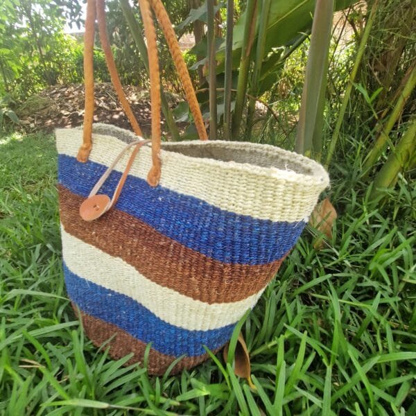 Natural sisal basket bag
