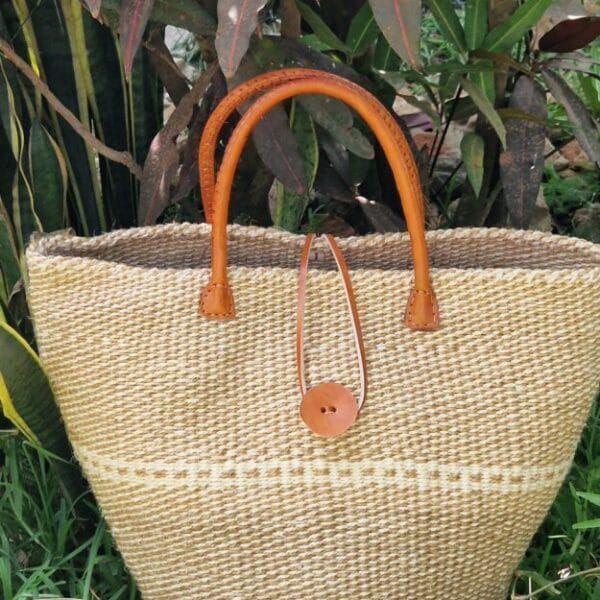 Natural sisal basket bag